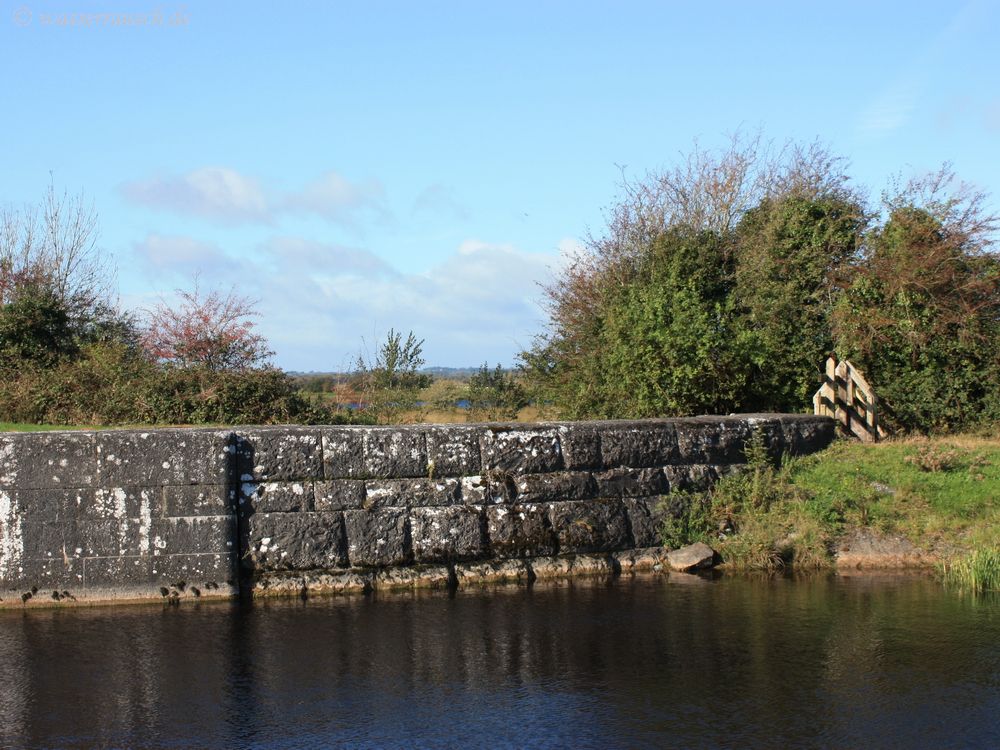 Lock wall with view to Meelick