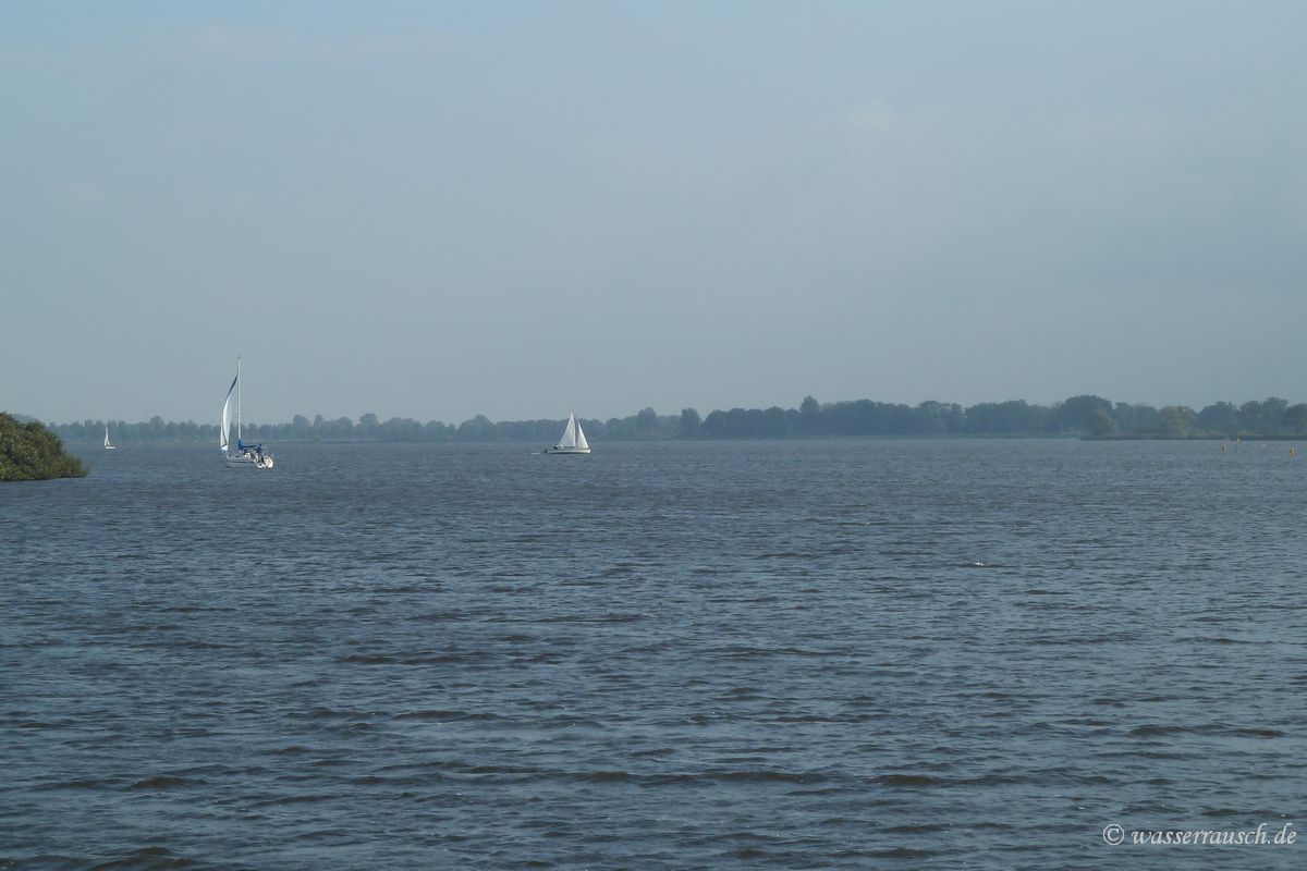 Sailing Arriving boats on Snitser Mar